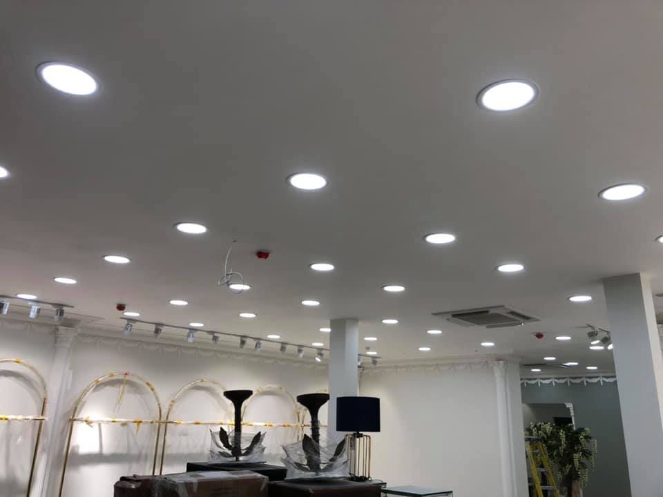 Recessed ceiling lights over the shop floor during finishing