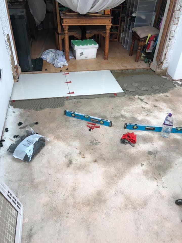 Freshly laid screed with levels and straight edge on the floor