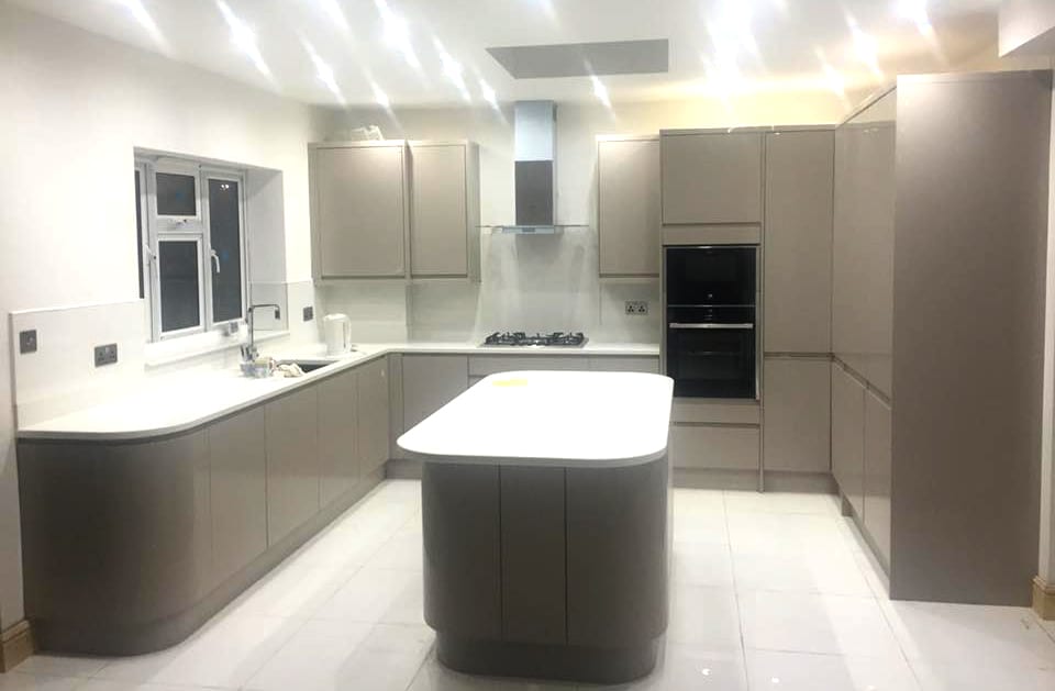 Fitted kitchen units with worktop and splashback tiling